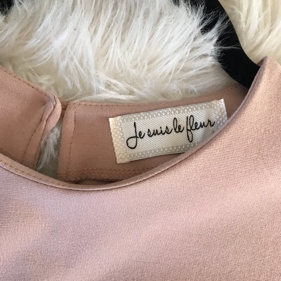 Beautiful ruffle top‼️ - Picture 3 of 7